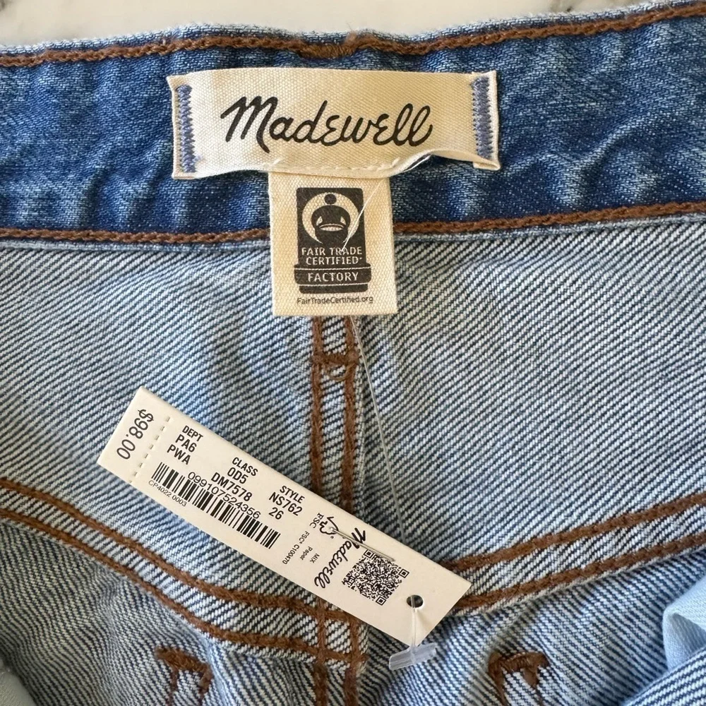NWT Madewell Long Denim Shorts in Pedersen Wash 26 missing interior button